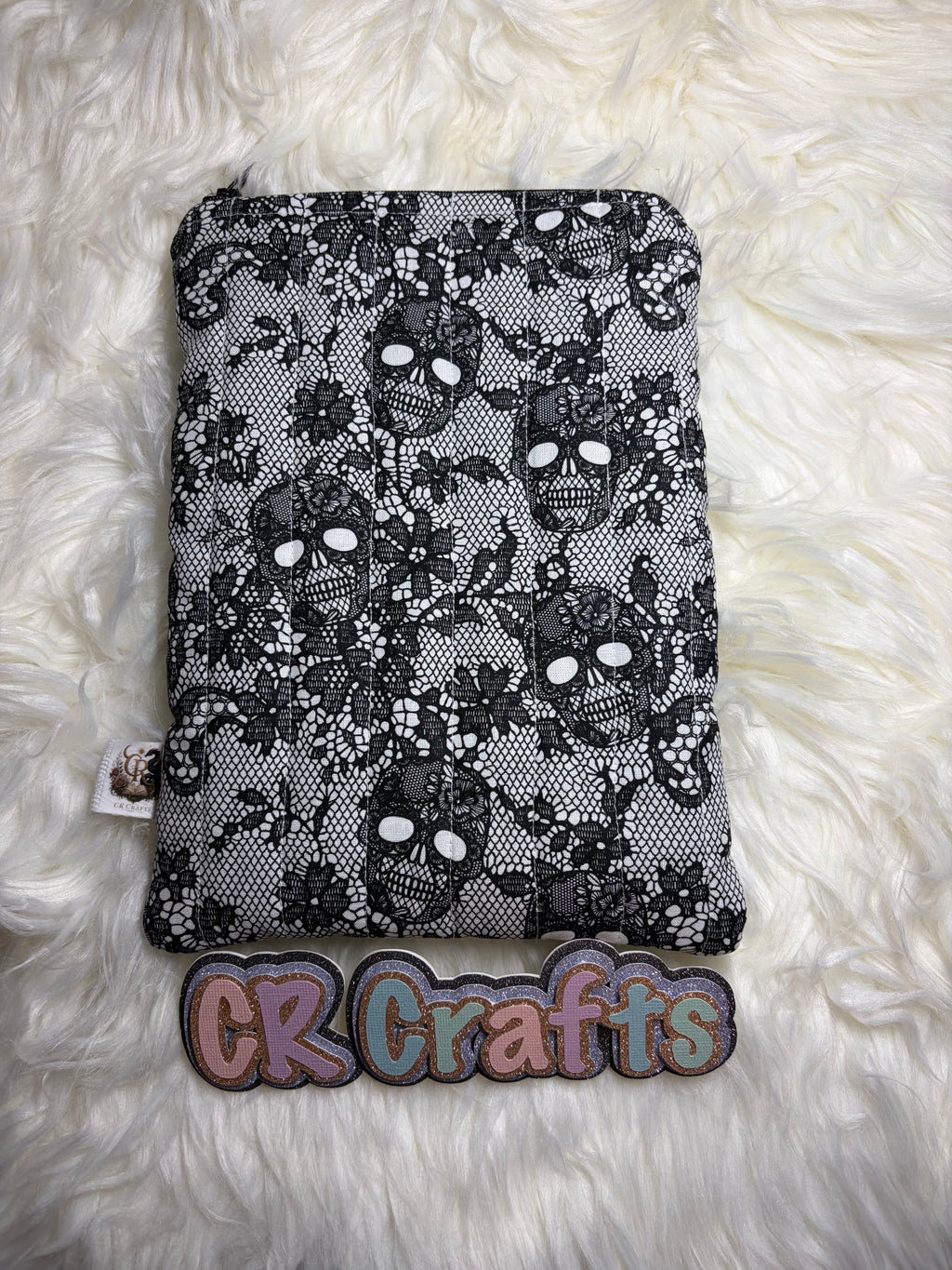 🕸️ Quilted Book Sleeve with Zipper | 🕸️ Dark Academia Collection